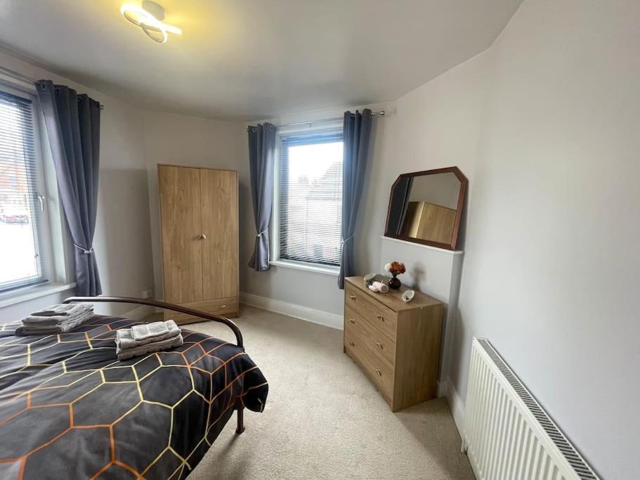 Beanies Lornestreet Four Bed House Apartment Swindon Ngoại thất bức ảnh