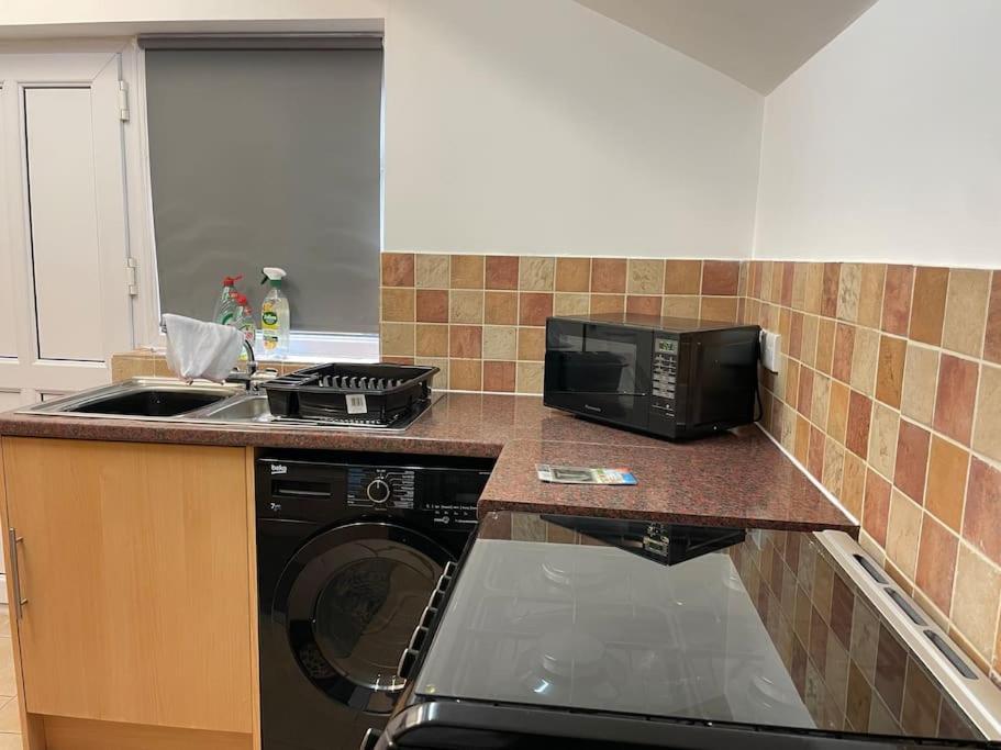 Beanies Lornestreet Four Bed House Apartment Swindon Ngoại thất bức ảnh