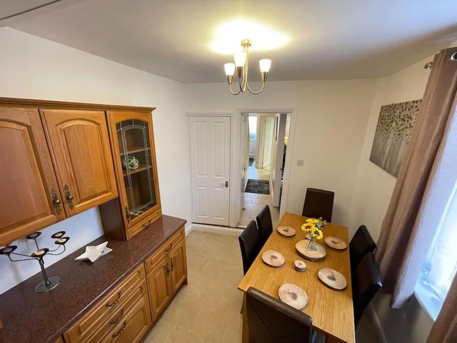 Beanies Lornestreet Four Bed House Apartment Swindon Ngoại thất bức ảnh