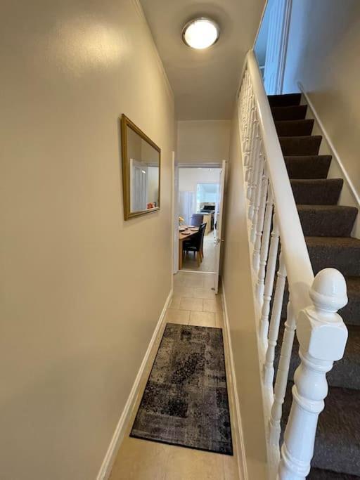 Beanies Lornestreet Four Bed House Apartment Swindon Ngoại thất bức ảnh