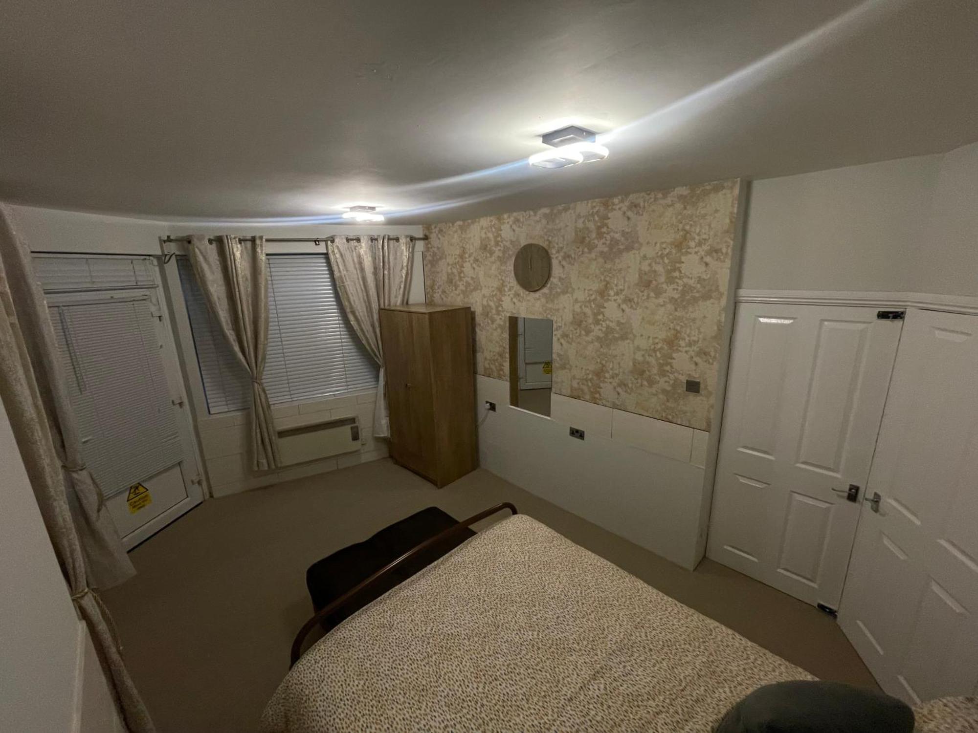 Beanies Lornestreet Four Bed House Apartment Swindon Ngoại thất bức ảnh