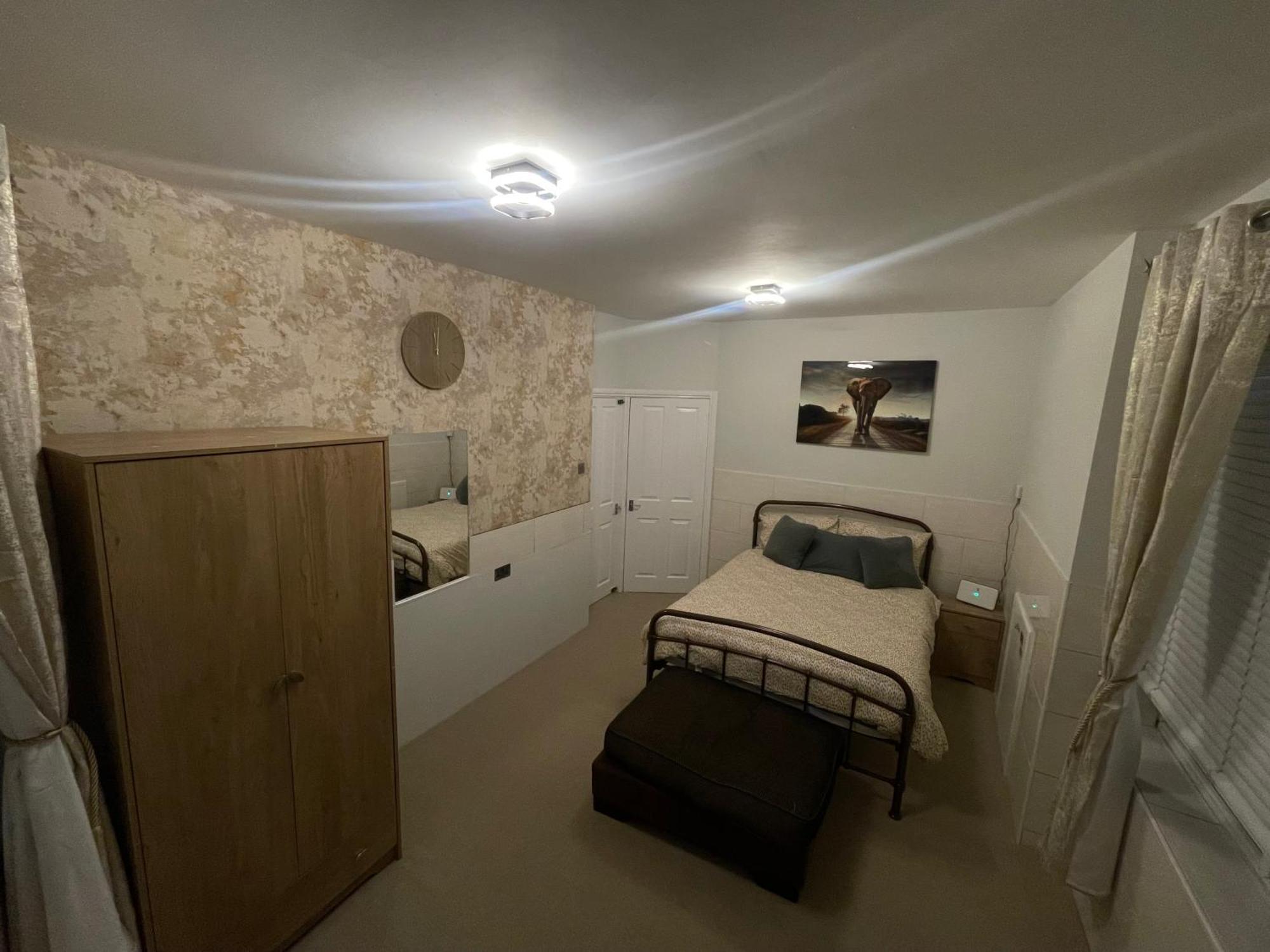 Beanies Lornestreet Four Bed House Apartment Swindon Ngoại thất bức ảnh