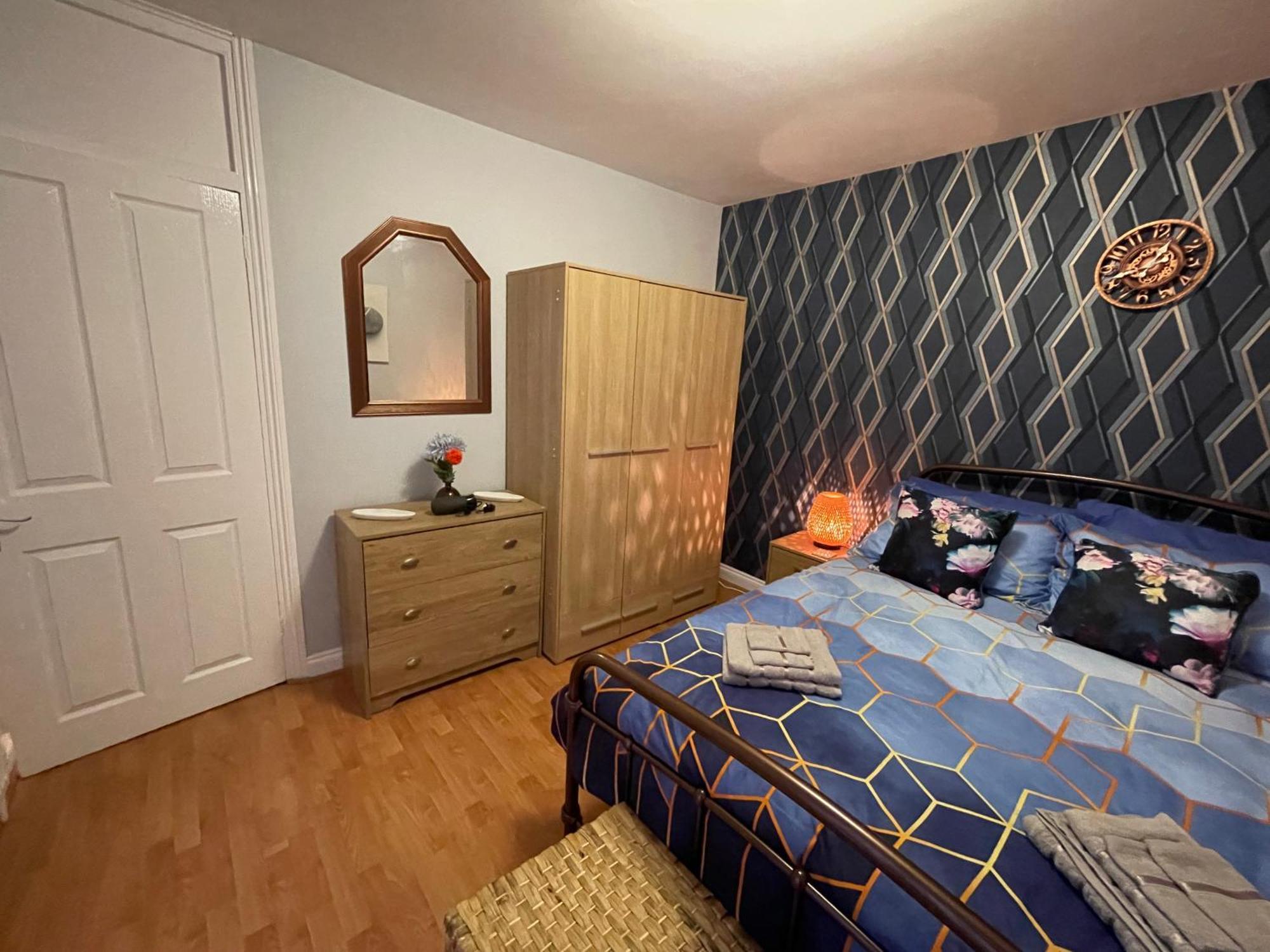 Beanies Lornestreet Four Bed House Apartment Swindon Ngoại thất bức ảnh