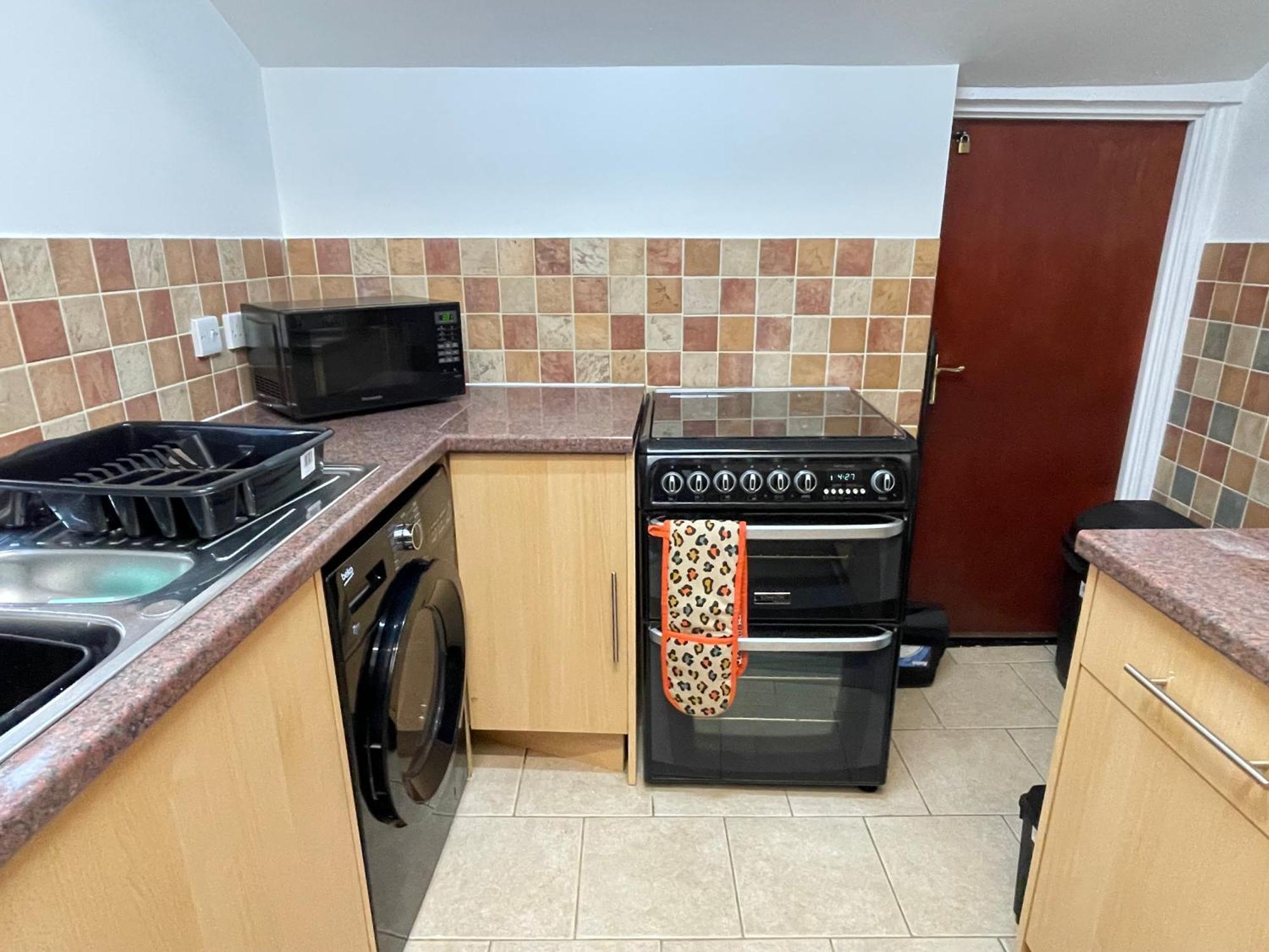Beanies Lornestreet Four Bed House Apartment Swindon Ngoại thất bức ảnh